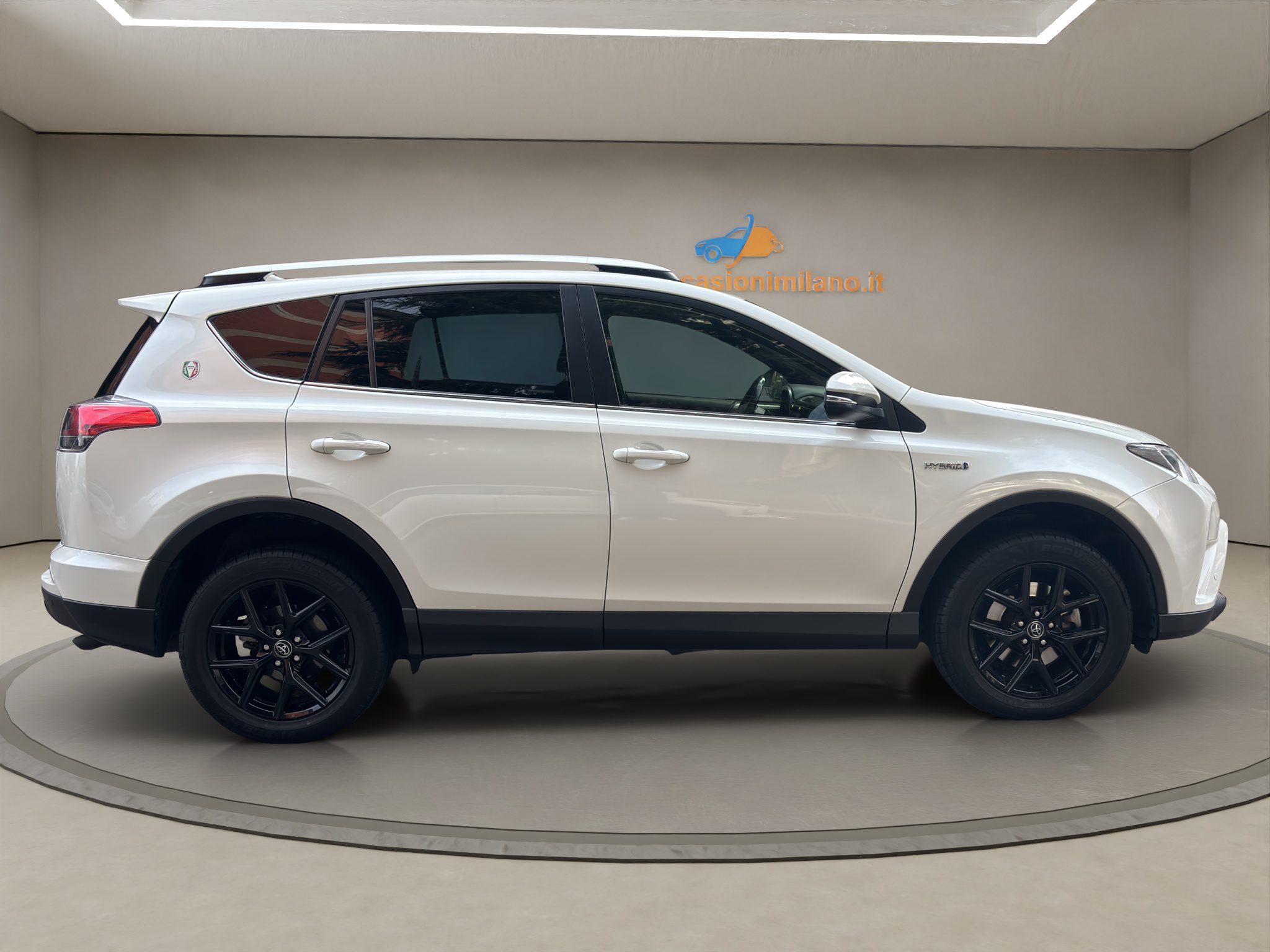 TOYOTARAV4HYBRID_08_converted